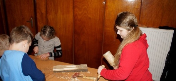 Z rzeźbiarskim dłutem w ręku… Z rzeźbiarskim dłutem w ręku…