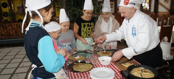 W ramach warsztatów kulinarnych młodzież przygotowała pyszny obiad W ramach warsztatów kulinarnych młodzież przygotowała pyszny obiad