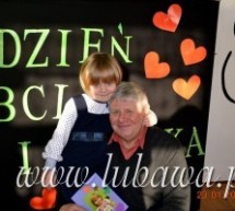 „Skrzaty” przekazały najserdeczniejsze życzenia swoim dziadkom „Skrzaty” przekazały najserdeczniejsze życzenia swoim dziadkom