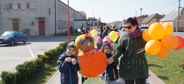Przedszkolaki żegnają zimę Przedszkolaki żegnają zimę