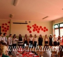 Dzień Matki w Gimnazjum Dzień Matki w Gimnazjum