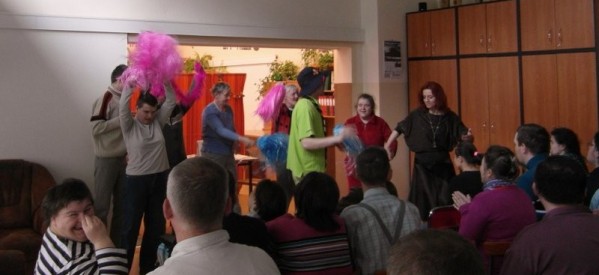 Wyjazdowy teatr Art-Metanoia w Środowiskowym Domu Samopomocy Wyjazdowy teatr Art-Metanoia w Środowiskowym Domu Samopomocy