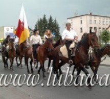 Orszak rycerski “Marszu na Grunwald” przejechał ulicami Lubawy