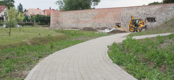 Budowa ścieżki trwa Budowa ścieżki trwa