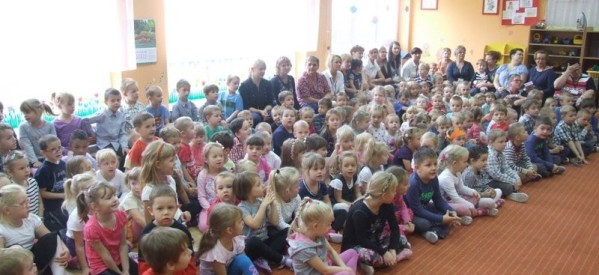 Przedszkolaki podziękowały nauczycielom Przedszkolaki podziękowały nauczycielom