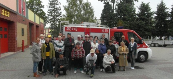Pokaz ratownictwa medycznego dla mieszkańców ŚDS Pokaz ratownictwa medycznego dla mieszkańców ŚDS
