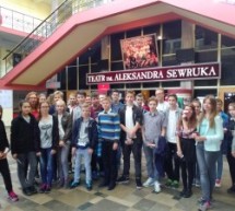 Wycieczka gimnazjalistów do teatru Wycieczka gimnazjalistów do teatru