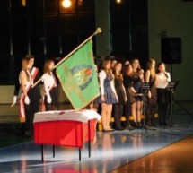 Gimnazjaliści razem z mieszkańcami świętowali odzyskanie niepodległości przez Polskę Gimnazjaliści razem z mieszkańcami świętowali odzyskanie niepodległości przez Polskę