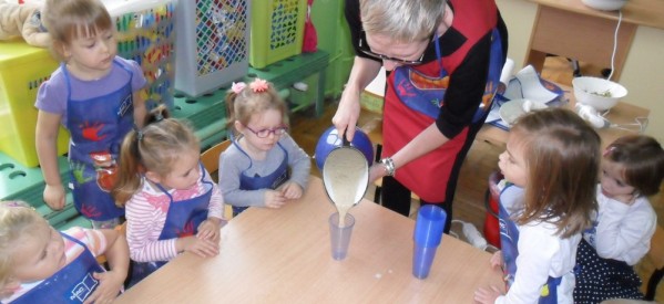 „Skrzaty” i pyszny koktajl owocowy „Skrzaty” i pyszny koktajl owocowy