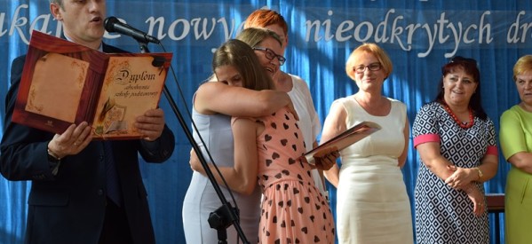 Uroczystość pożegnania absolwentów szkoły Uroczystość pożegnania absolwentów szkoły