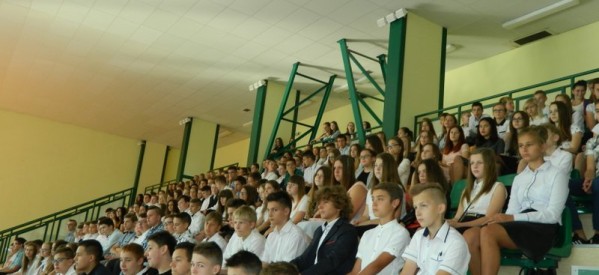 Pierwszy dzwonek w gimnazjum Pierwszy dzwonek w gimnazjum