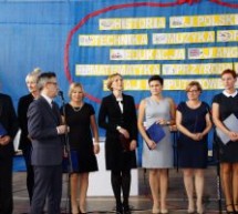 Uczniowie SP podziękowali swoim nauczycielom Uczniowie SP podziękowali swoim nauczycielom