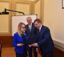 XXIII sesja Sejmu Dzieci i Młodzieży w Warszawie z udziałem uczniów z Gimnazjum w Lubawie XXIII sesja Sejmu Dzieci i Młodzieży w Warszawie z udziałem uczniów z Gimnazjum w Lubawie