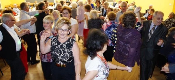 Seniorzy tanecznym krokiem inaugurowali Lubawską Kartę Seniora