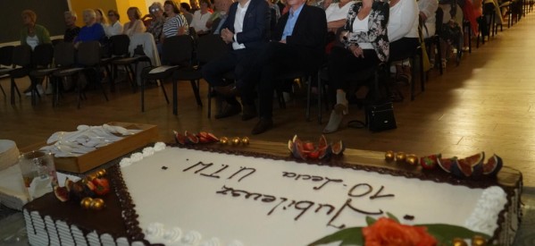 10 lat minęło, a wszyscy dalej tacy młodzi 10 lat minęło, a wszyscy dalej tacy młodzi